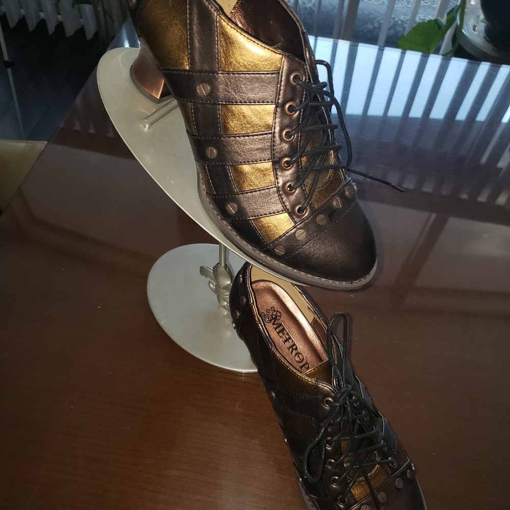 Shoes - Picture 2 of 2